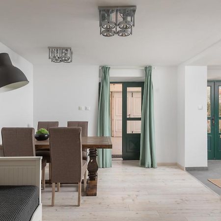 Apartment Coastal Villa Makarska Bagian luar foto