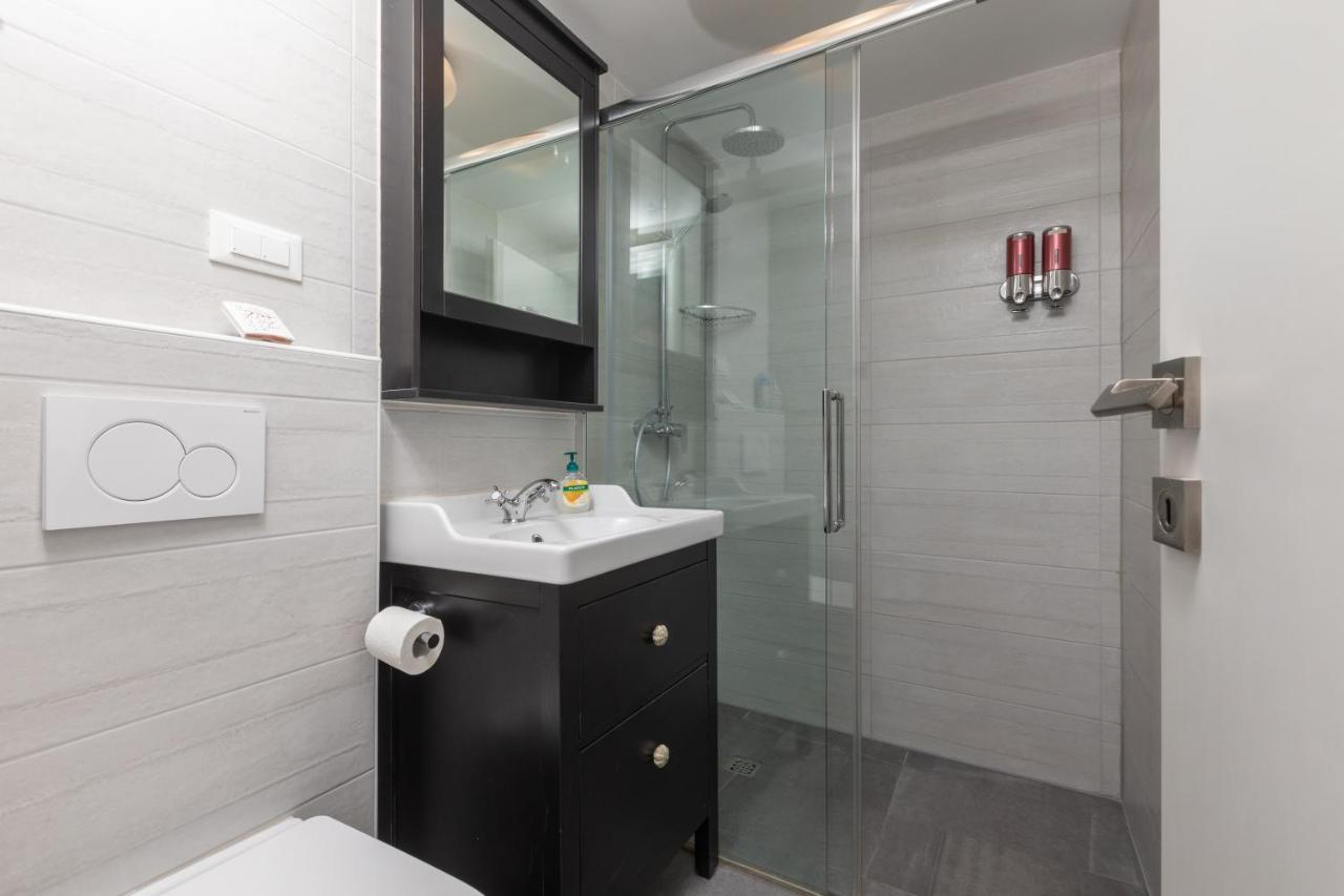 Apartment Coastal Villa Makarska Bagian luar foto