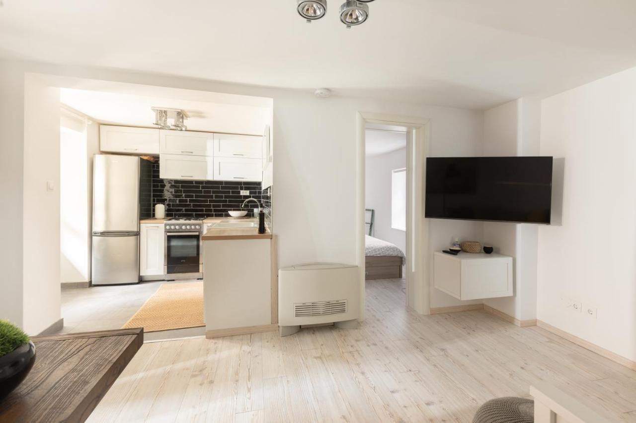 Apartment Coastal Villa Makarska Bagian luar foto
