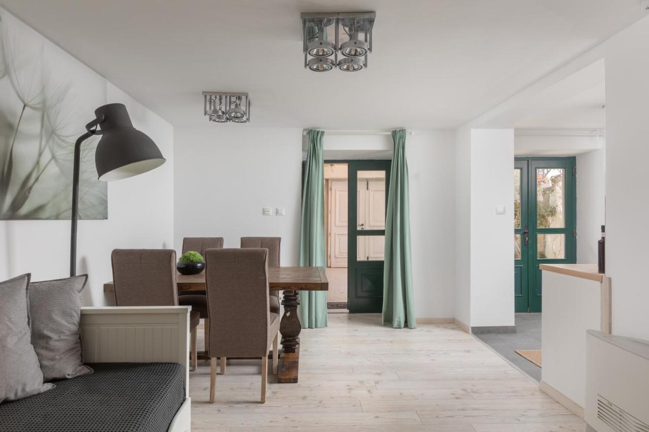 Apartment Coastal Villa Makarska Bagian luar foto