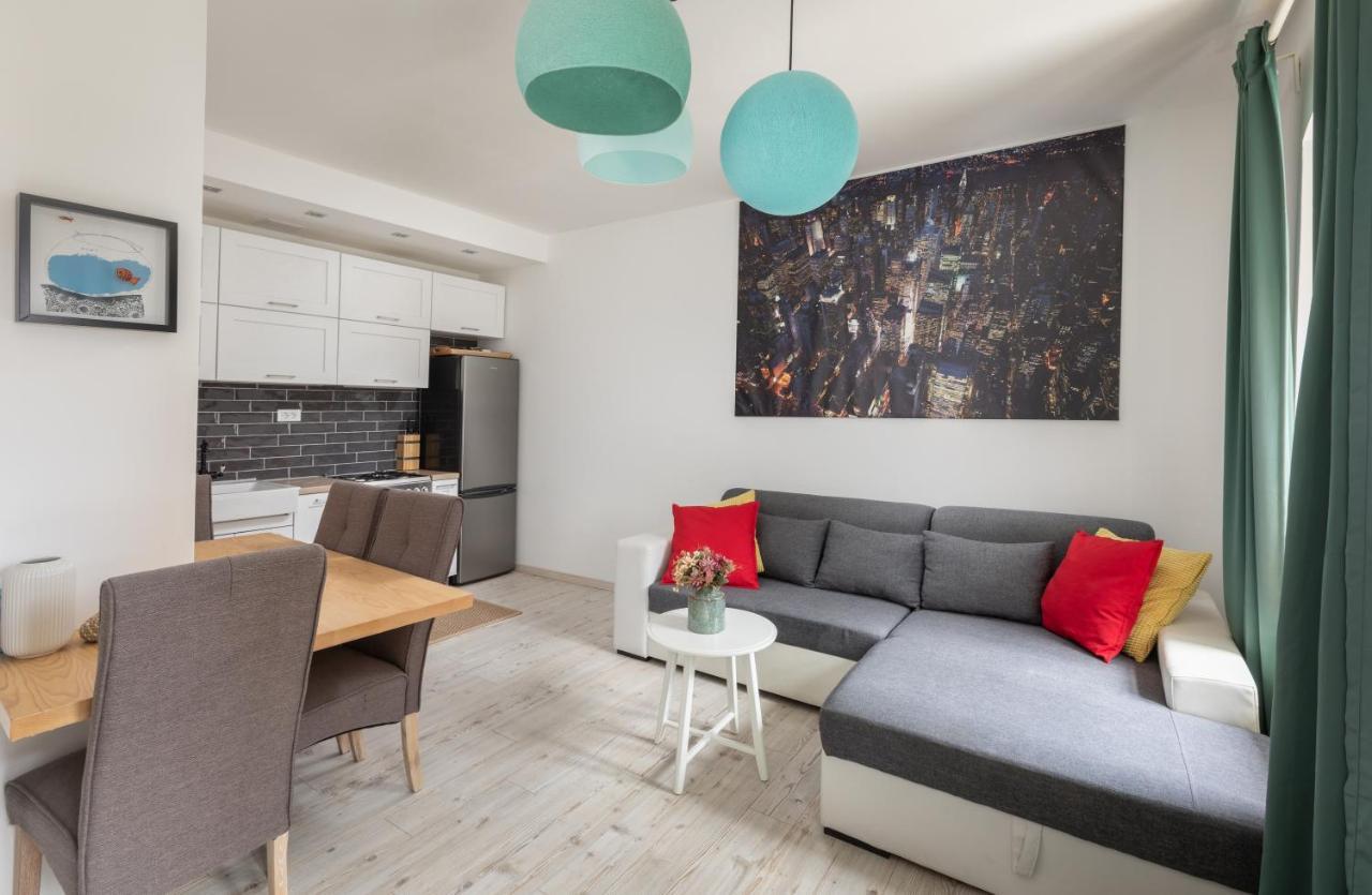 Apartment Coastal Villa Makarska Bagian luar foto