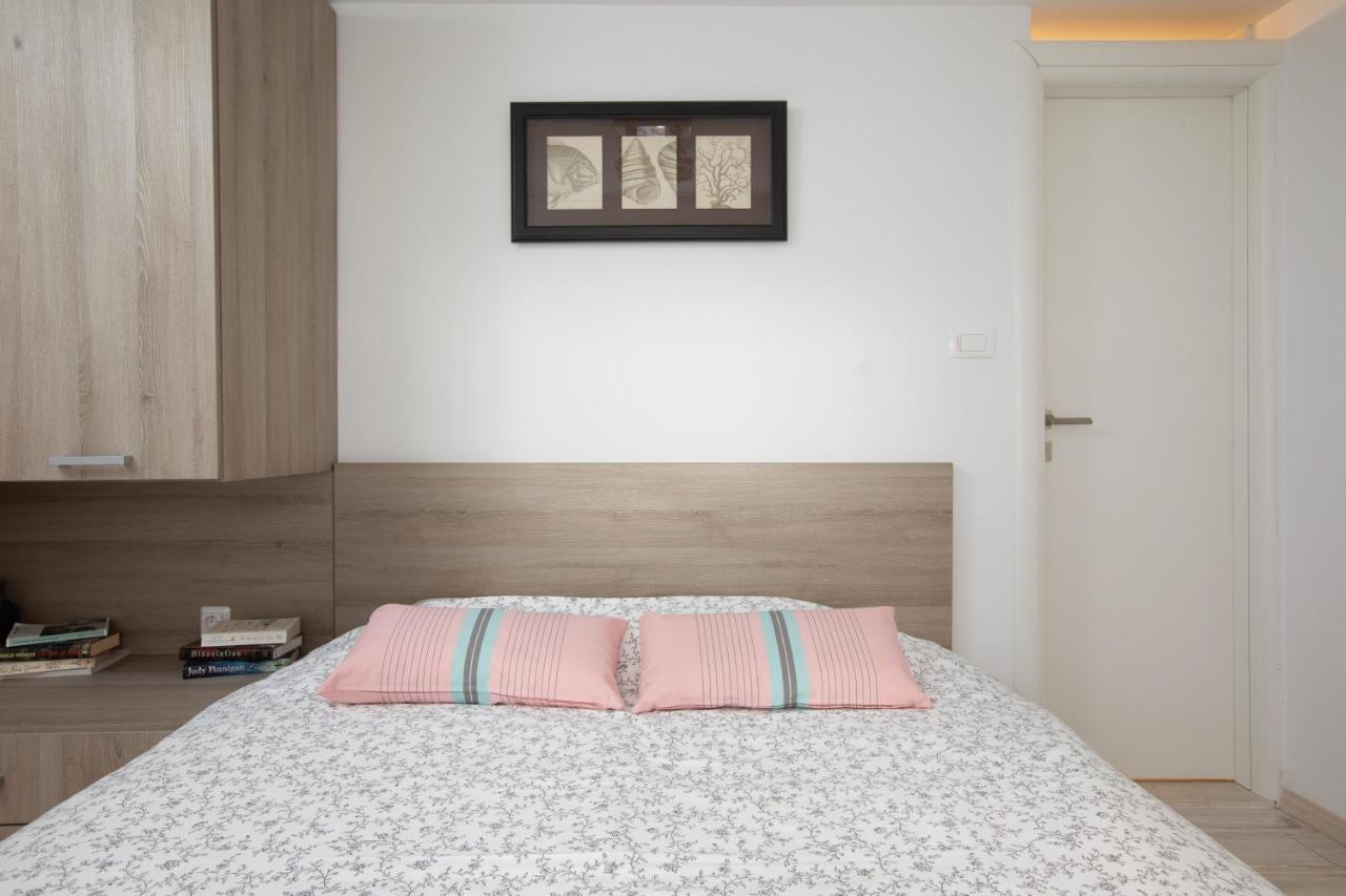 Apartment Coastal Villa Makarska Bagian luar foto