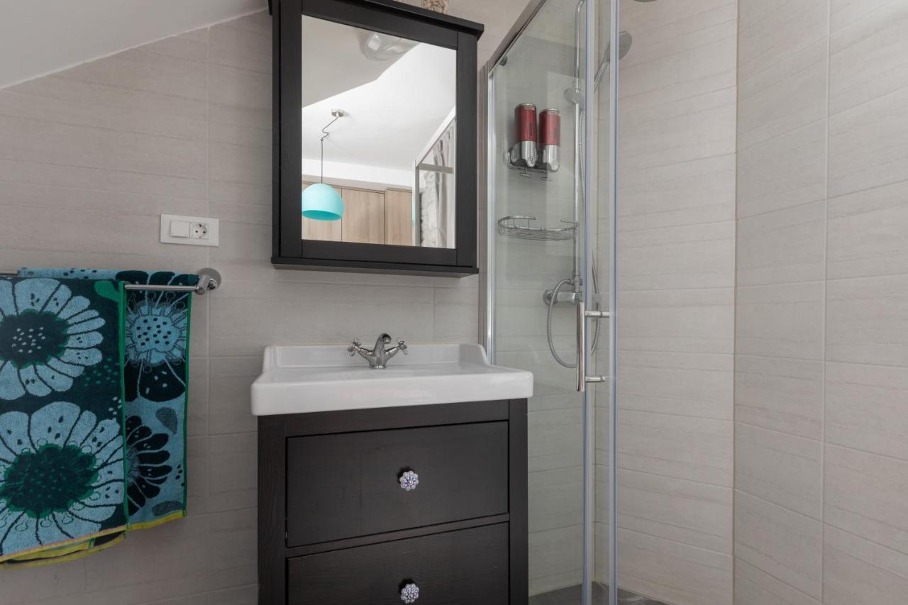 Apartment Coastal Villa Makarska Bagian luar foto
