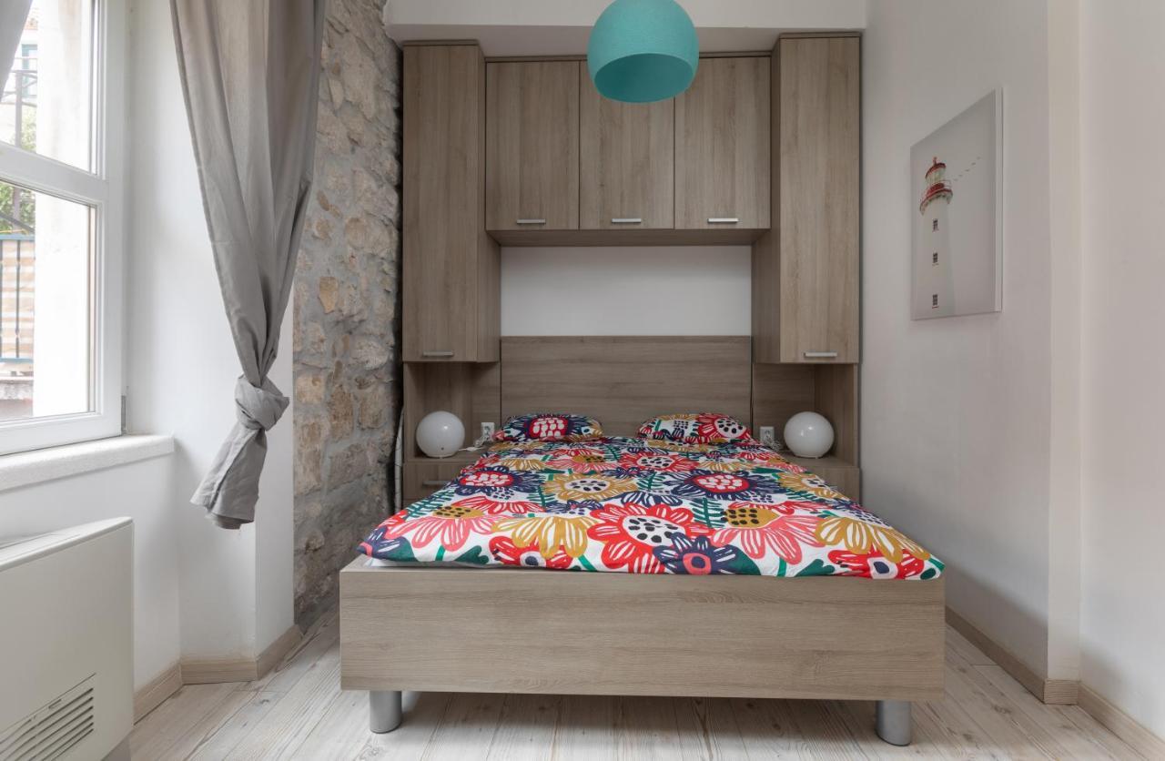 Apartment Coastal Villa Makarska Bagian luar foto