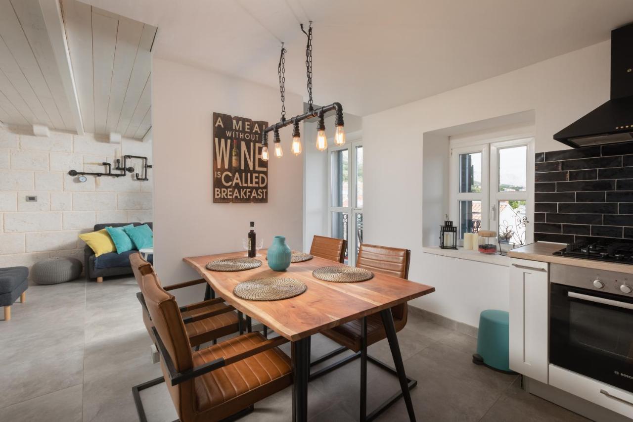 Apartment Coastal Villa Makarska Bagian luar foto